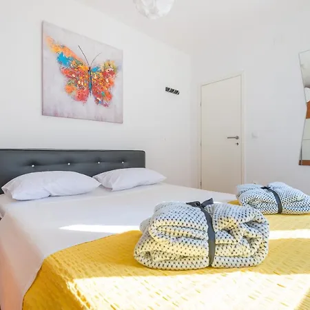 Lucy Lu Sea View Apartment