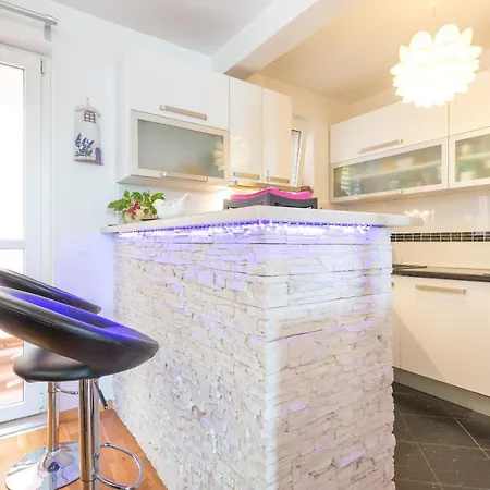 Lucy Lu Sea View Apartman