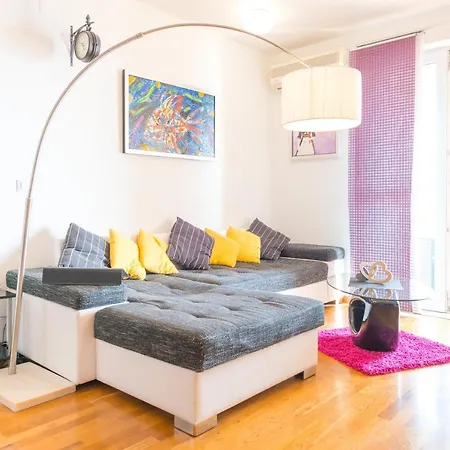 Lucy Lu Sea View Apartment *